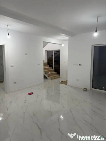 Casă cu 5 camere cu Teren 500 Mp în Central