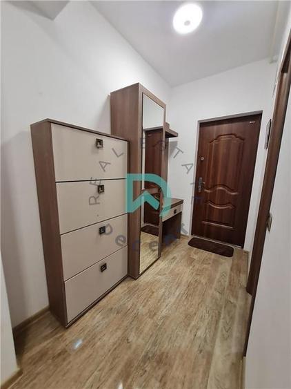 Apartament cu 2 camere decomandat, mobilat în Tractorul