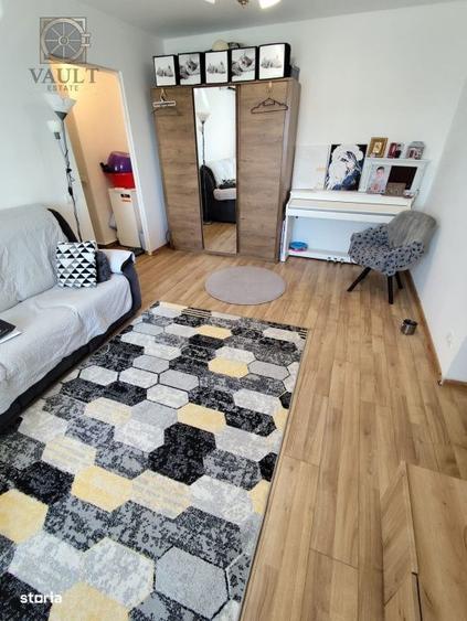 Apartament cu 4 camere semidecomandat în Mărgeanului
