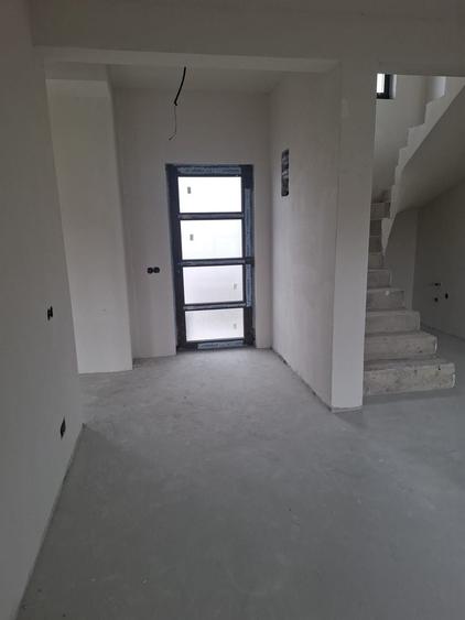 Duplex cu 4 camere cu Canalizare în Dezmir