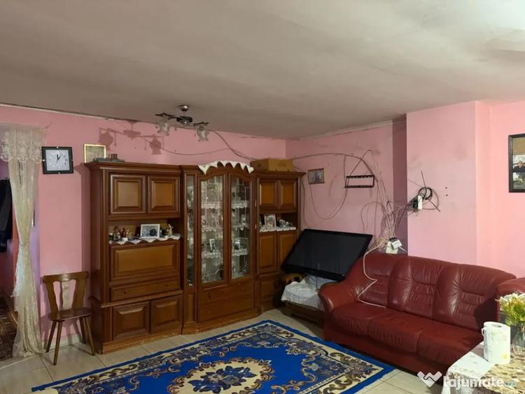 Casă cu 4 camere cu Teren 120 Mp în Brestei
