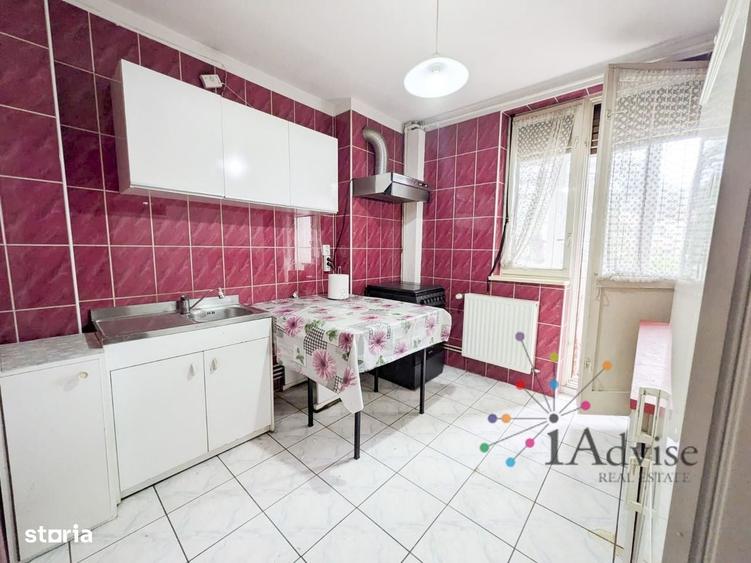 Apartament cu 3 camere decomandat în Sud