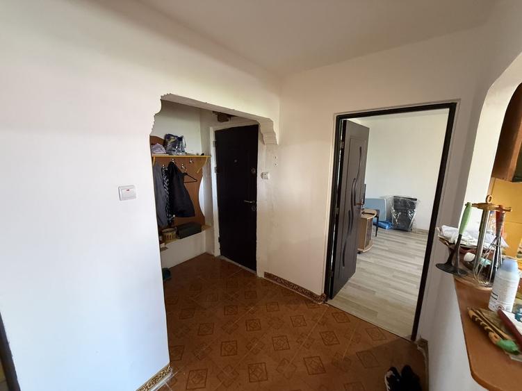 Apartament cu 3 camere decomandat, mobilat în Tomis Nord