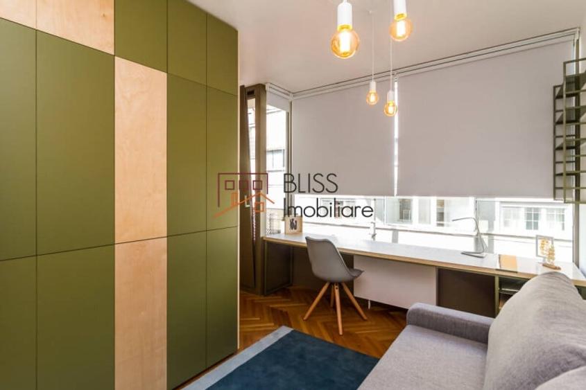 Apartament cu 4 camere decomandat în Victoriei