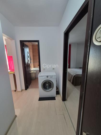 Proprietar inchiriez apartament decomandat,lift ,utilat si mobilat,loc parcare