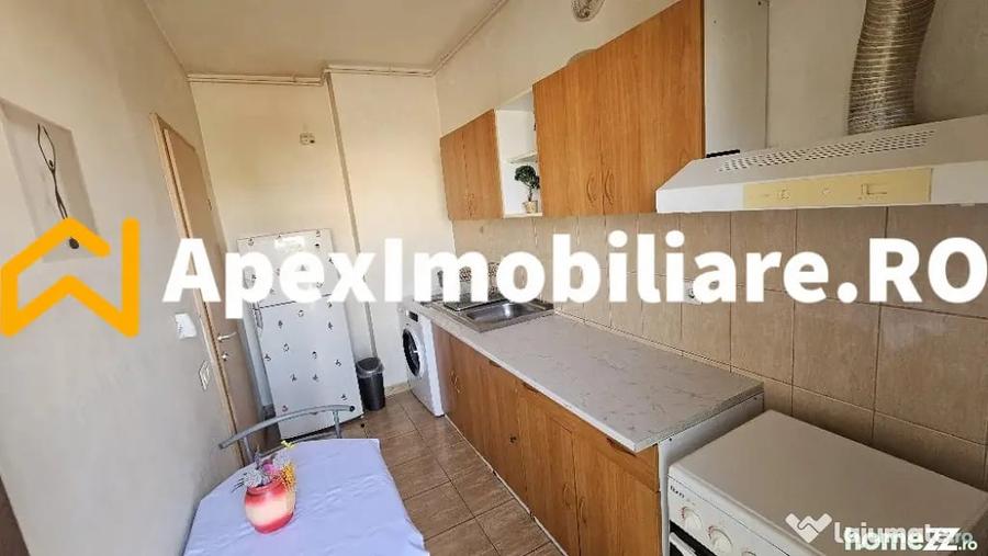 Garsonieră decomandată în Titan