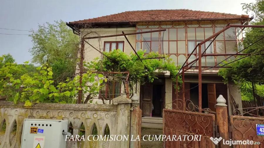 Casă cu 4 camere cu Teren 1730 Mp în Mihăești