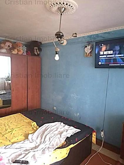 Apartament cu 3 camere semidecomandat în Obor