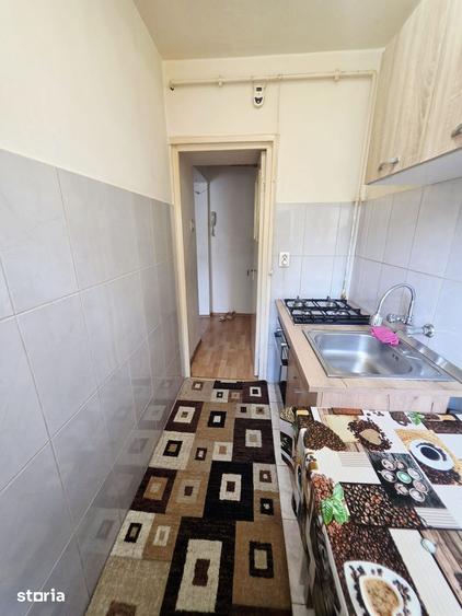 Apartament cu 3 camere nedecomandat în Malu Roșu