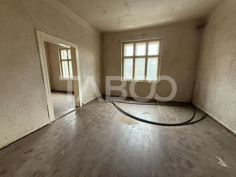 Apartament cu 5 camere semidecomandat în Turnișor