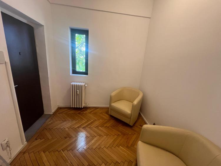 Apartament cu 4 camere decomandat în Capitale