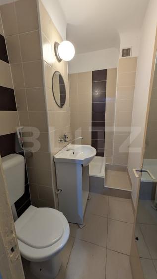 Apartament cu 4 camere decomandat, mobilat în Republicii