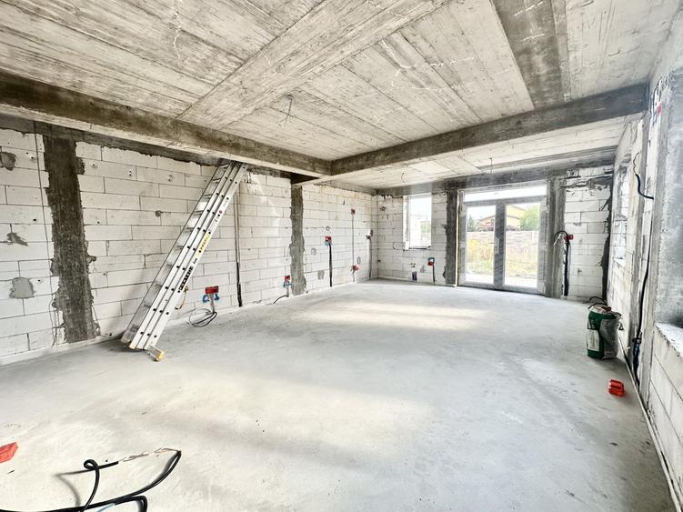 Duplex cu 5 camere cu Canalizare în Moșnița Nouă