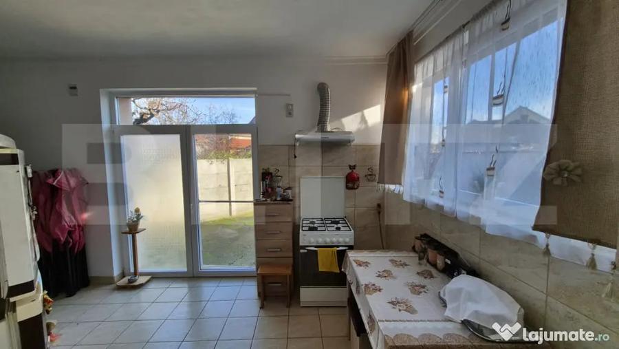 Casă cu 5 camere cu Teren 496 Mp în Cloșca
