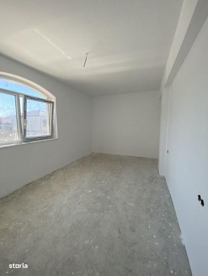 Casă cu 4 camere cu Teren 400 Mp în Dezmir