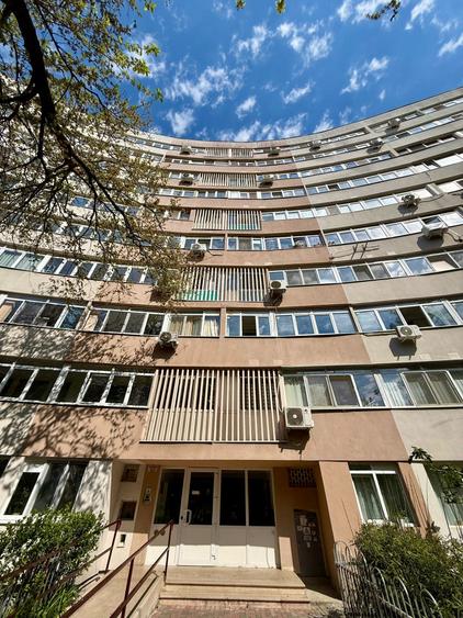 Apartament cu 3 camere semidecomandat în Titan