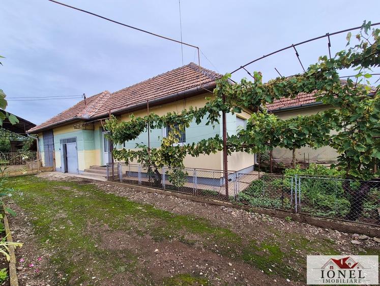 Casă individuală cu 4 camere cu Canalizare în Obreja