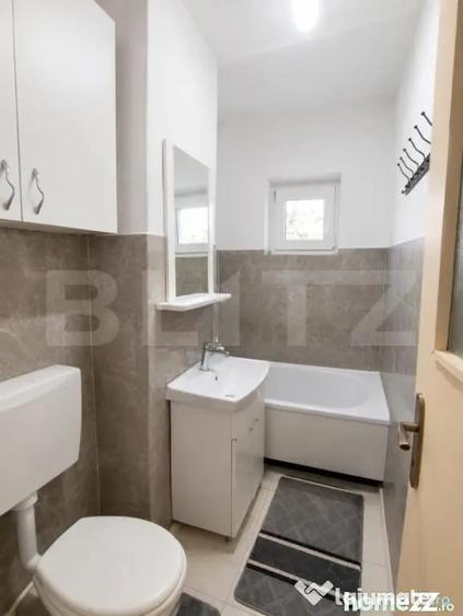 Apartament cu 3 camere semidecomandat în Central