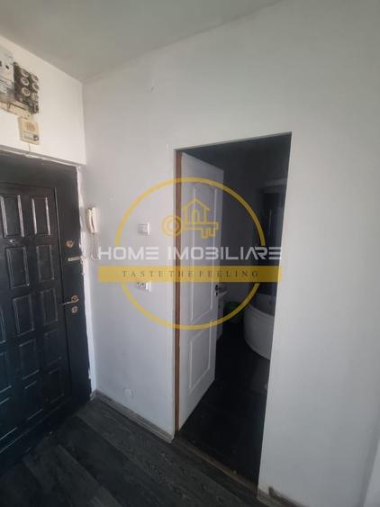 Apartament cu 4 camere semidecomandat, mobilat în Dacia