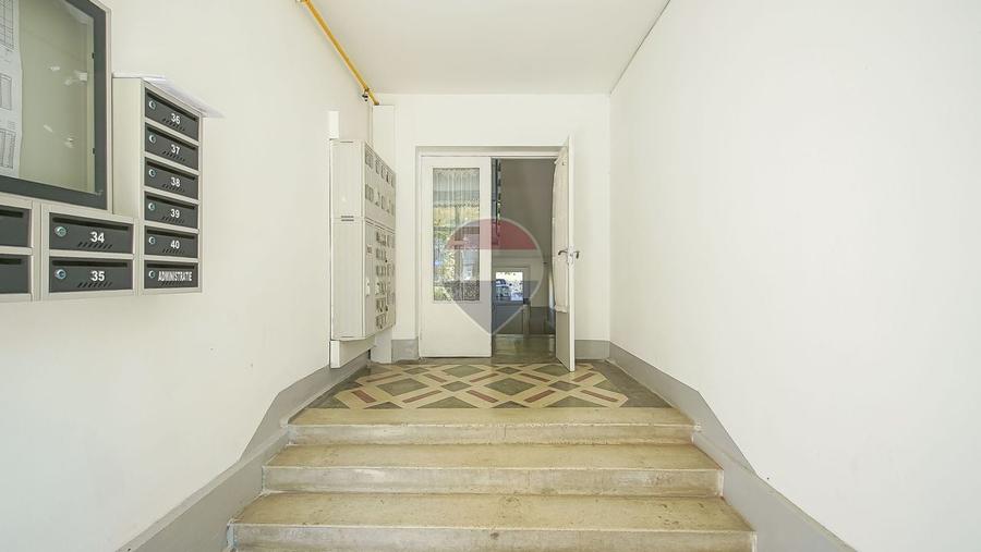 Apartament cu 2 camere semidecomandat în Calea București