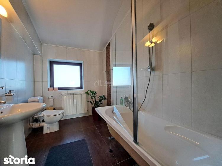 Casă cu 8 camere cu Teren 2500 Mp în Crevedia