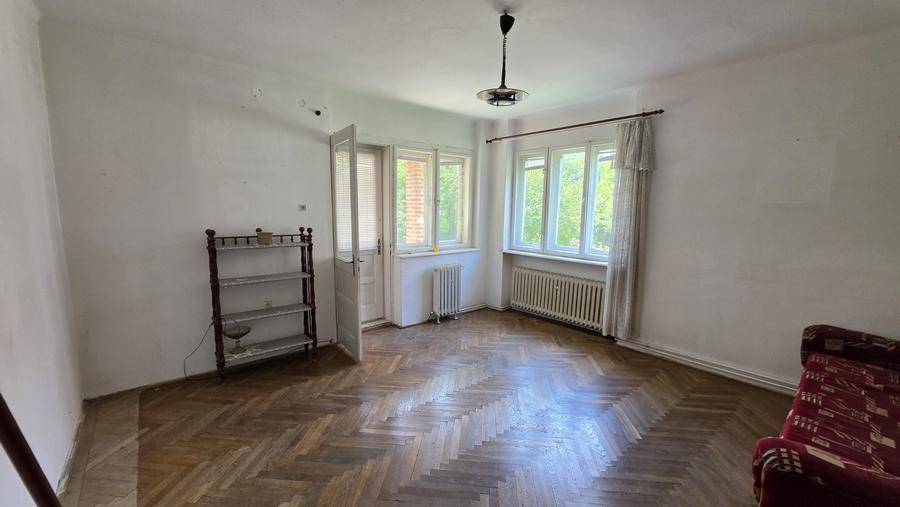 Apartament cu 4 camere decomandat în Sub Arini