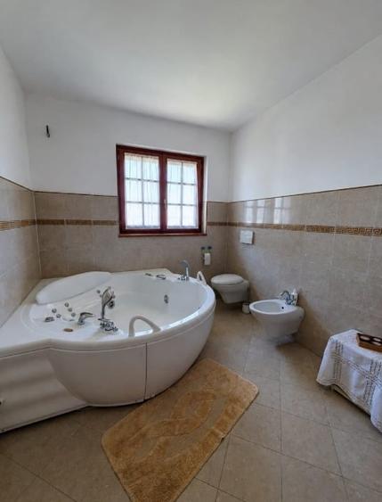 Casă individuală cu 5 camere cu Teren 1440 Mp în Aradul Nou