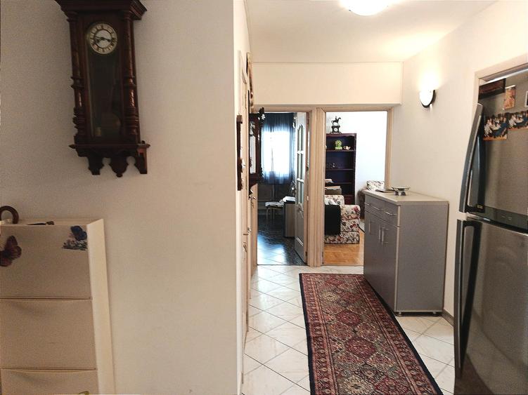 Apartament cu 3 camere decomandat în Dristor