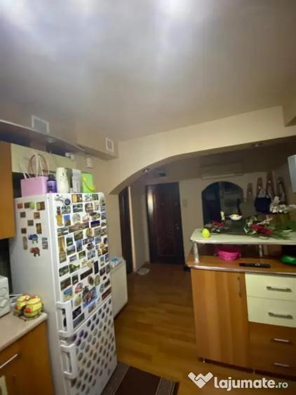 Apartament cu 3 camere decomandat în 1 Mai