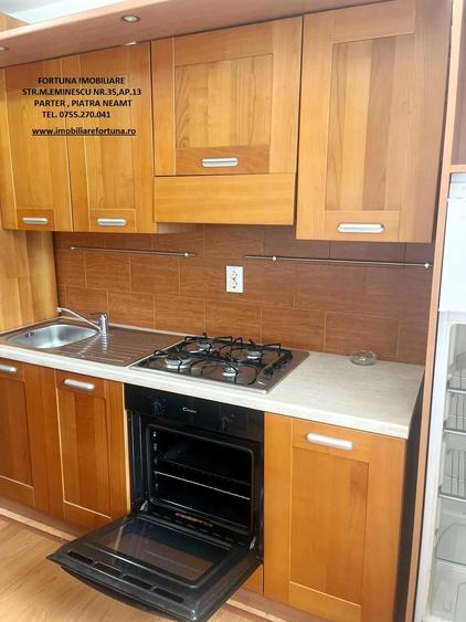 Apartament cu 3 camere semidecomandat, mobilat în Central