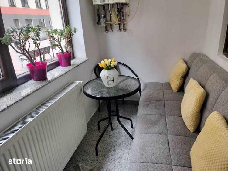 Apartament cu 3 camere decomandat, mobilat în Tractorul