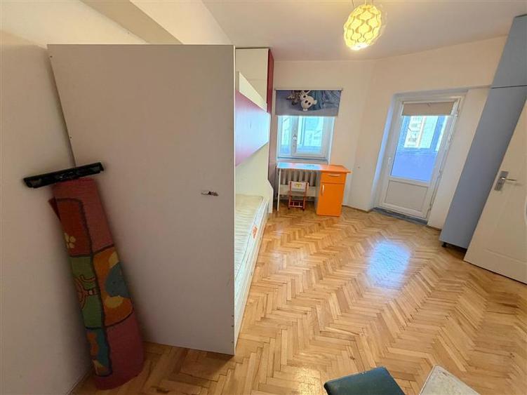 Apartament cu 3 camere decomandat  Dacia, bloc 1990 - 27