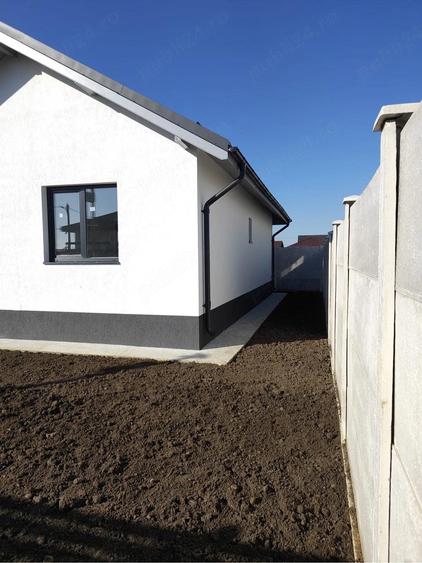 Casă cu Teren 281 Mp în Olteni