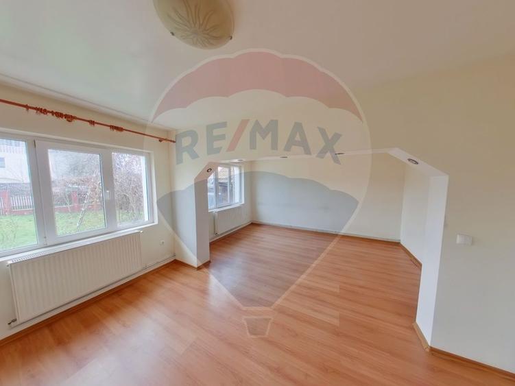 Casă individuală cu 3 camere cu Teren 1262 Mp în Vadu Izei