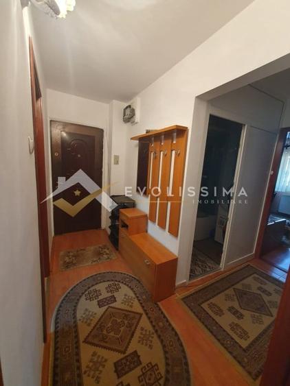 Apartament cu 3 camere decomandat, mobilat în Tractorul