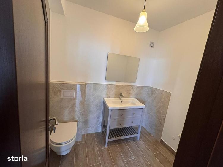 Casă cu 4 camere în Lumina