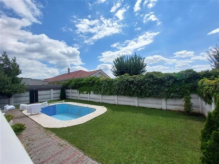 Casă individuală cu 14 camere cu Piscina în Micălaca