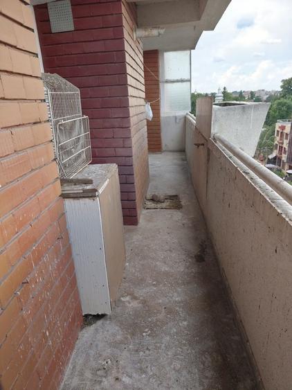 Apartament cu 3 camere decomandat în Sârbi