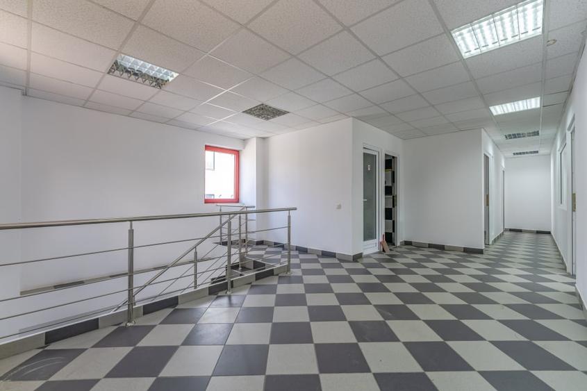 Spațiu industrial, de 870 mp, în Noua