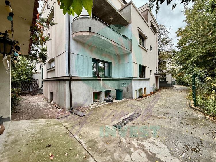 Apartament cu 4 camere decomandat în Calea Călărașilor
