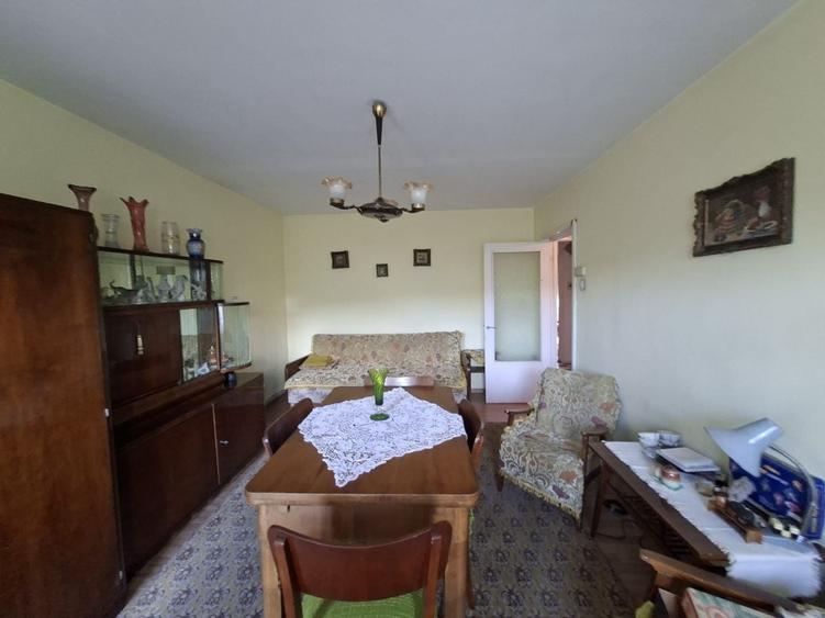 Apartament cu 4 camere decomandat în Central