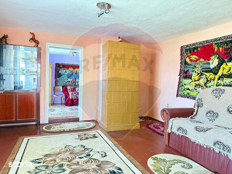 Casă cu 4 camere cu Teren 2287 Mp în Central