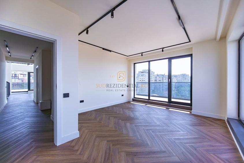 Penthouse cu 4 camere decomandat în Decebal