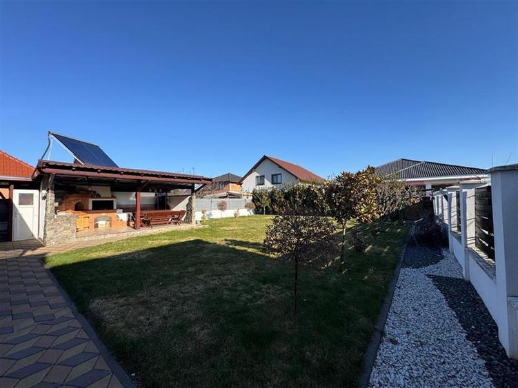 Casă individuală cu 4 camere cu Canalizare în Exterior Sud