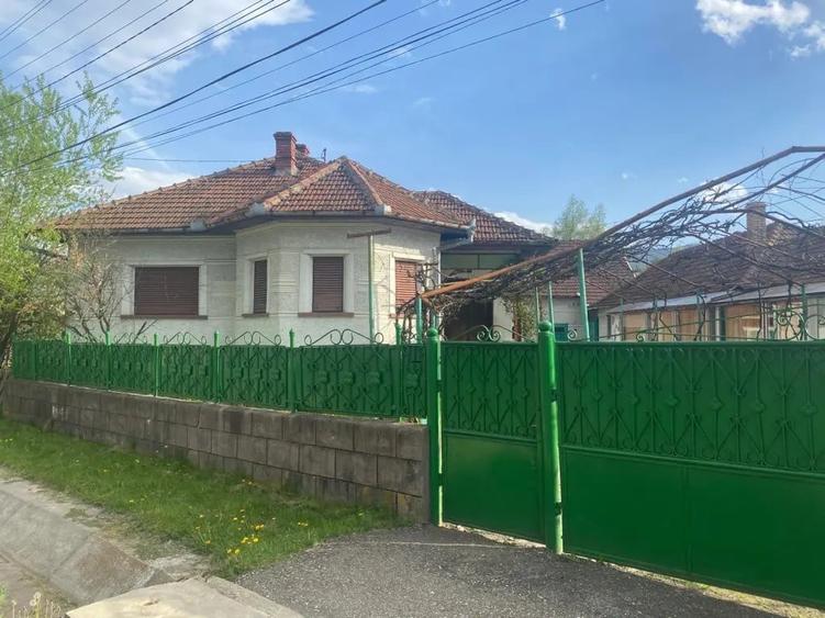 Casă cu 5 camere în Livadia