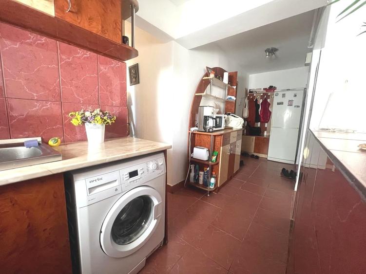 Apartament cu 3 camere semidecomandat, mobilat în Exterior Nord
