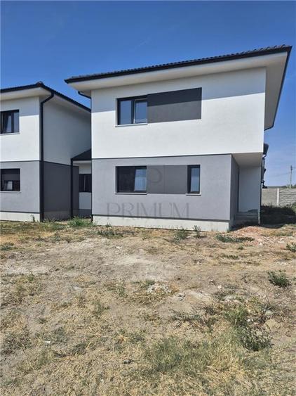 Casă individuală cu 5 camere cu Canalizare în Moșnița Nouă