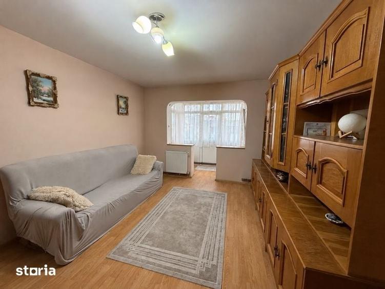 Apartament cu 3 camere semidecomandat în Gării
