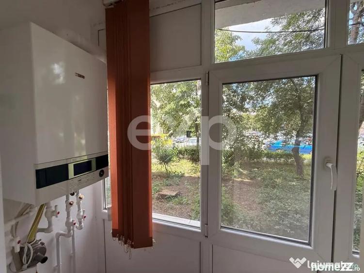 Apartament cu 2 camere semidecomandat în Craiovei