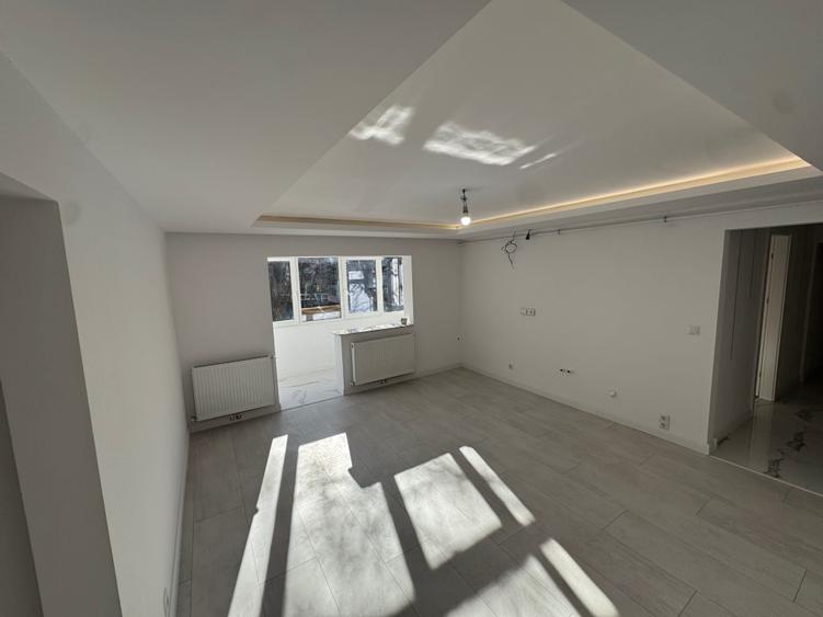 Apartament cu 2 camere decomandat în Micro 16